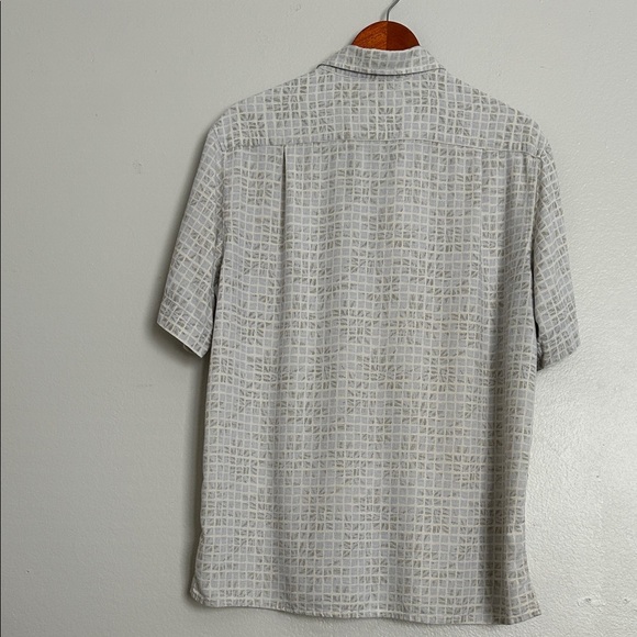 Vintage Silk circa 1969
 Light Gray Patterned Men's Shirt - Picture 5 of 7